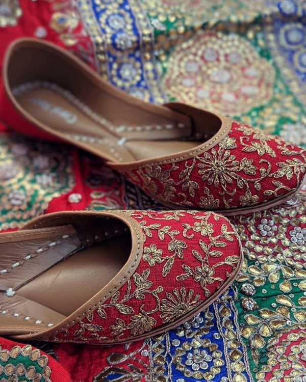 Red Silk Embroidered Jutti